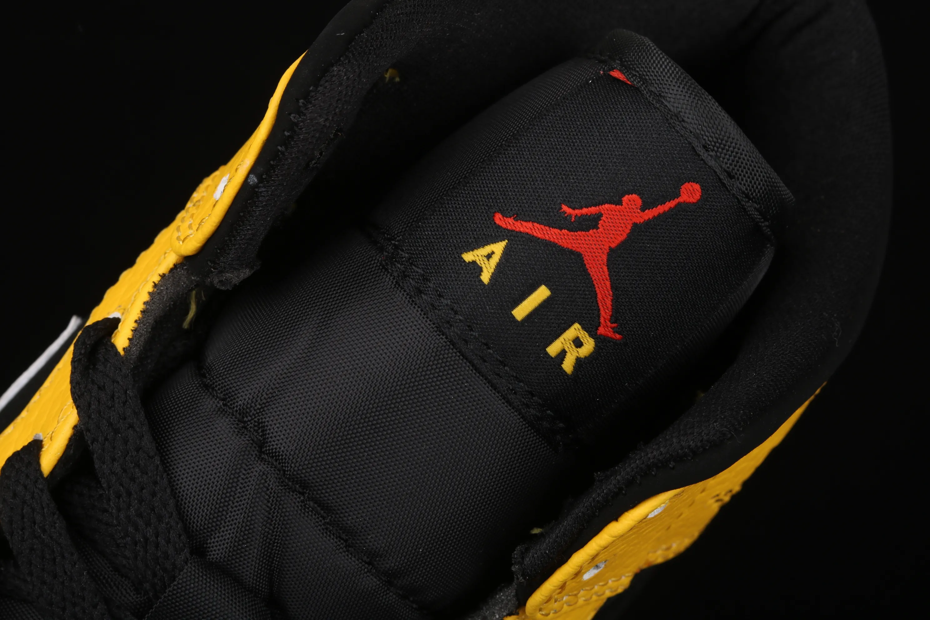 All categories Air Jordan Jordan series basketball shoes Air Jordan 1 Mid Air Jordan 1 Mid SE AJ1 Joe 1 color matching mid-top basketball shoes 852542-087